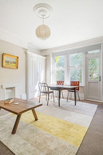 2 Bedroom Flat For Sale In Queensthorpe Road, Sydenham, SE26