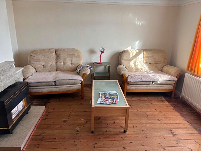 2 Bedroom Detached Bungalow For Sale In Toms Field Road, BH19 - Photo 3