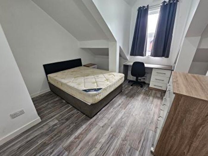 4 Bedroom House To Rent In Hessle View, Leeds, LS6