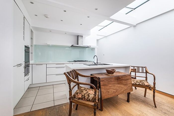 1 Bedroom Flat To Rent In Colne Road, Twickenham, TW2