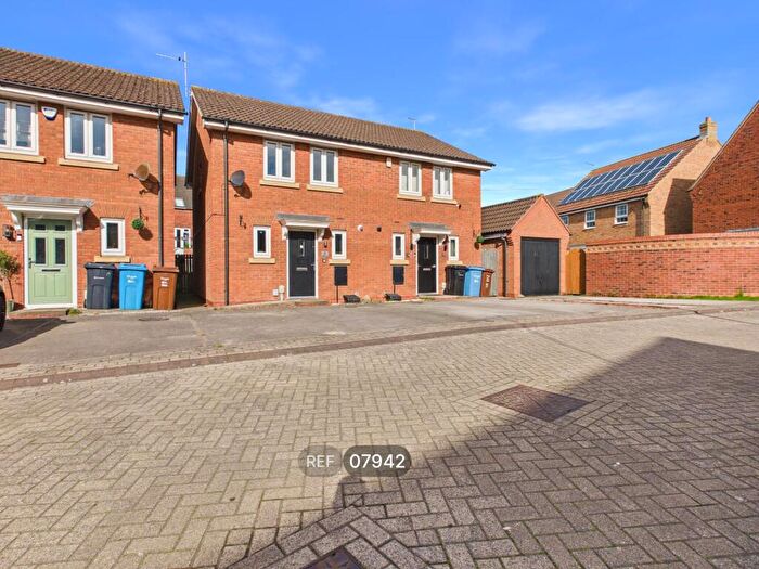 3 Bedroom Semi Detached House To Rent In Barnard Park, Kingswood, Hull, HU7