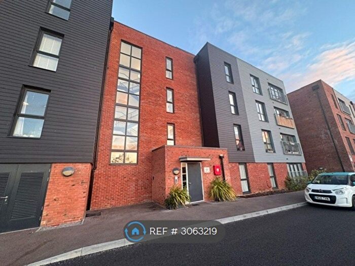 2 Bedroom Flat To Rent In Hobbs Way, Gloucester, GL2