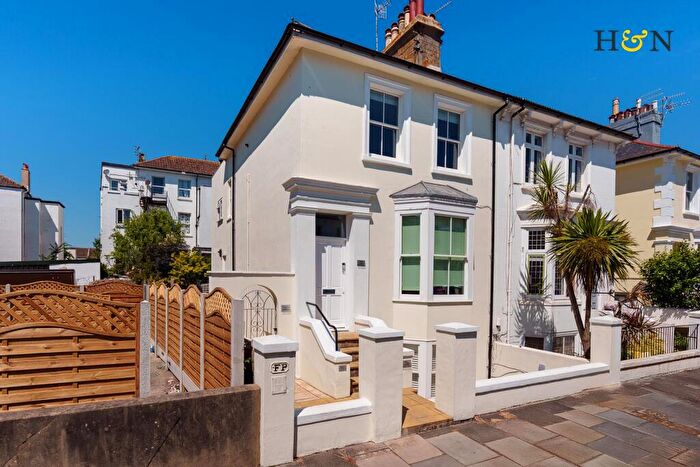 2 Bedroom Flat For Sale In Hova Villas, Hove, BN3