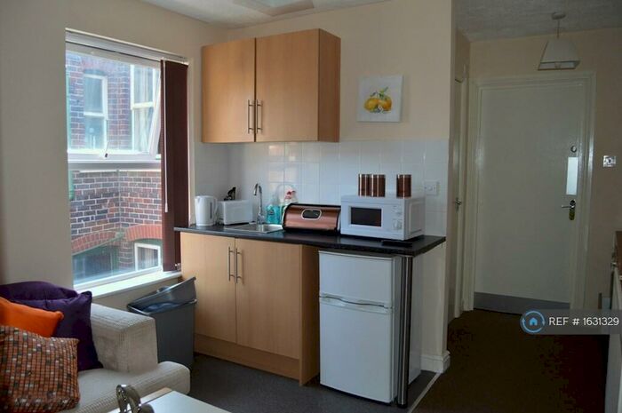 Studio To Rent In Studio, Newcastle U Lyme, ST5