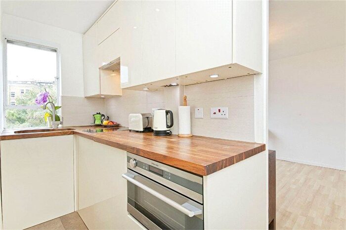 Flat To Rent In Rochester Terrace, Camden Town, NW1