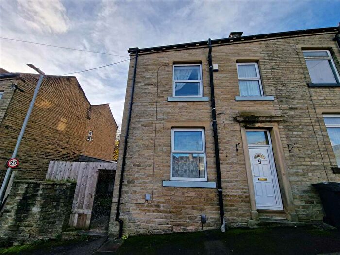 2 Bedroom End Of Terrace House To Rent In Barber Street, Brighouse, HD6