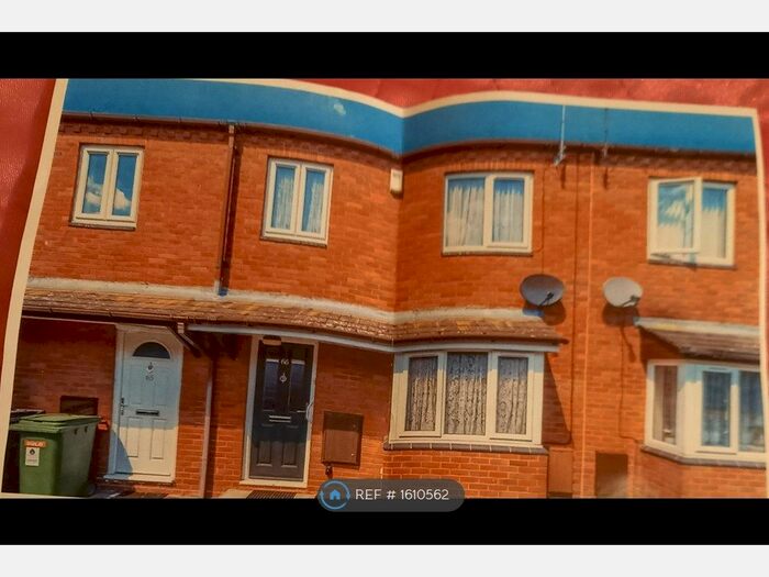 3 Bedroom Semi-Detached House To Rent In Wolverhampton, Wolverhampton, WV6