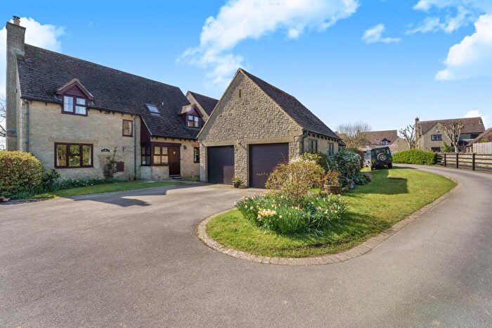 4 Bedroom Detached House For Sale In Harolds Close, Leafield, OX29