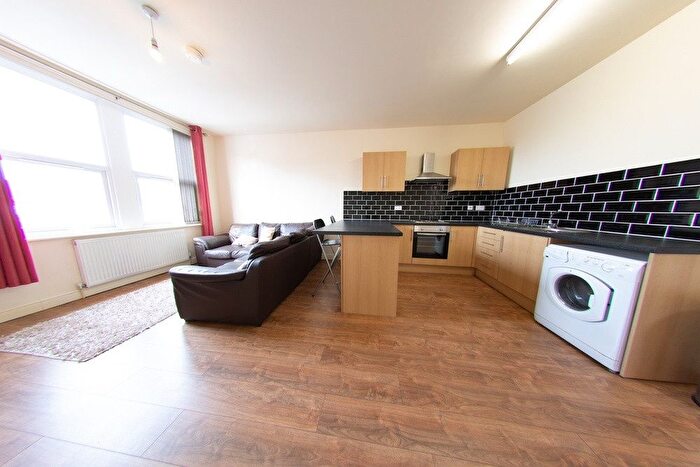 5 Bedroom Semi-Detached House To Rent In A Headingley Lane, Leeds, LS6