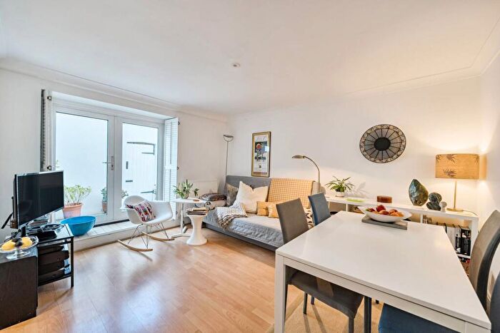 2 Bedroom Maisonette For Sale In Royal College Street, Camden, London, NW1