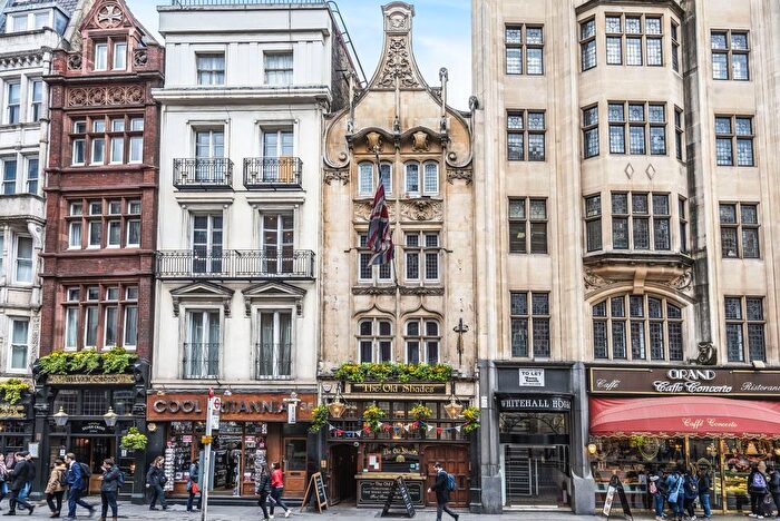 1 Bedroom Flat To Rent In Whitehall, Trafalgar Square, London, SW1A