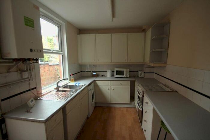 4 Bedroom Property To Rent In Hartopp Road, Leicester, LE2