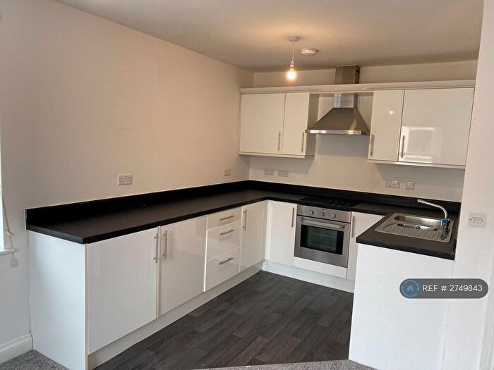 2 Bedroom Flat To Rent In Melbourne Street, Stalybridge, SK15