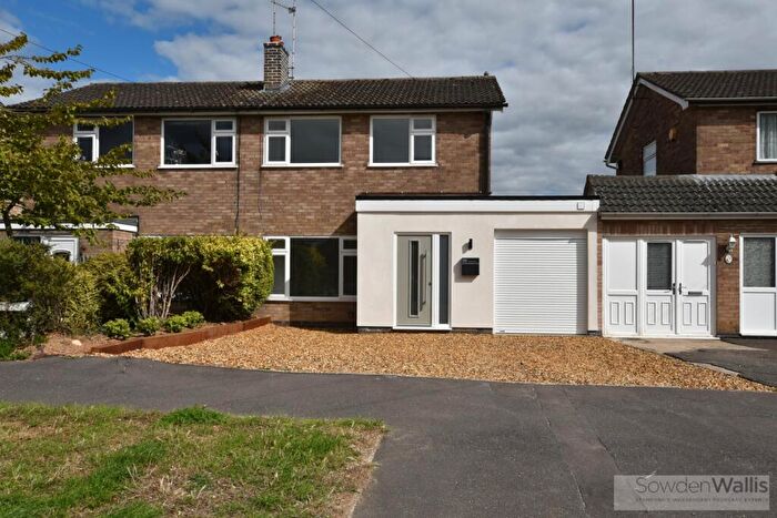 3 Bedroom Semi-Detached House For Sale In Chatsworth Road, Stamford, PE9