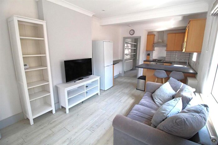 1 Bedroom Apartment For Sale In High Street, Ewell Village, KT17