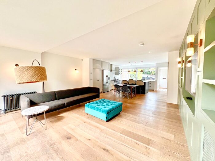 3 Bedroom Property To Rent In Village Close, Belsize Lane, Belsize Park, NW3