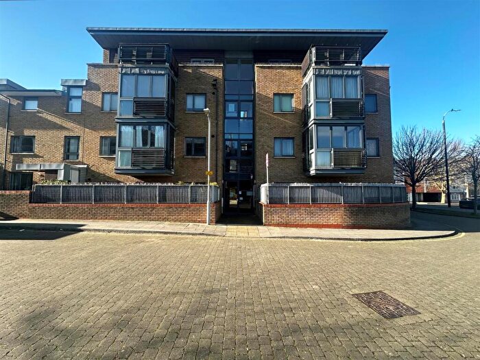 2 Bedroom Flat To Rent In Clarence Row, Gravesend, DA12