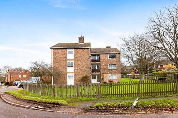 2 Bedroom Flat For Sale In Manor Road, Upper Beeding, BN44