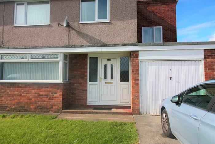 4 Bedroom Semi-Detached House To Rent In Ingram Drive, Blyth, NE24