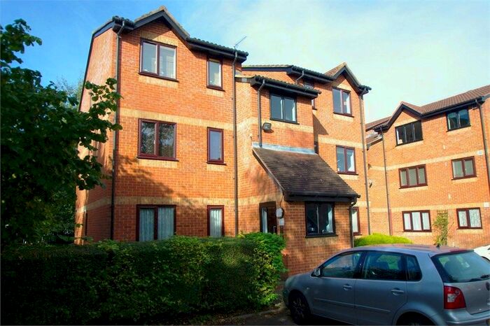 1 Bedroom Flat To Rent In Courtlands Close, Watford, WD24