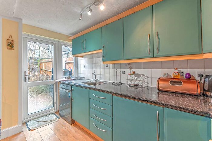 3 Bedroom Property To Rent In Graveney Road, London, SW17