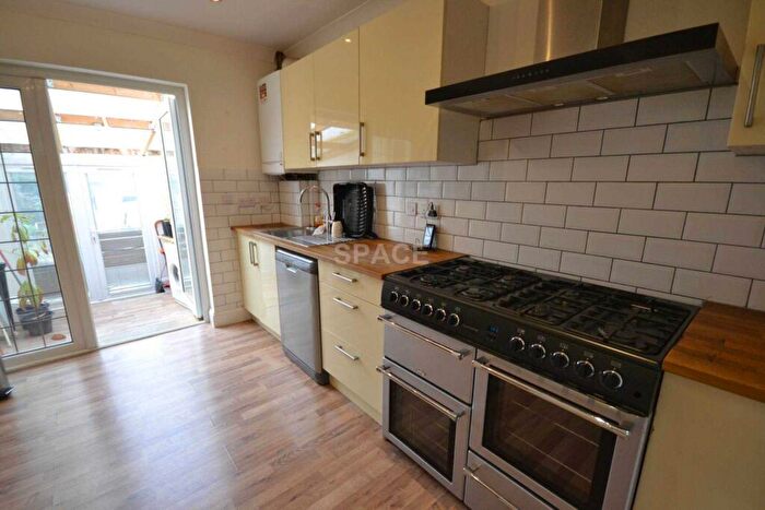3 Bedroom Terraced House To Rent In Wykeham Road, Reading, RG6
