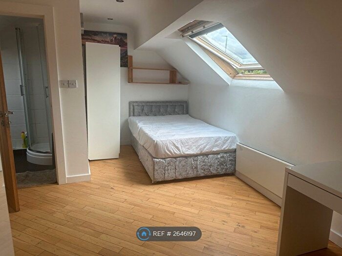 Studio To Rent In Town Lane, Leeds, LS28