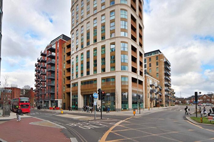 3 Bedroom Apartment For Sale In Brook Street, Kingston Upon Thames, KT1