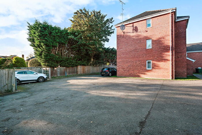 2 Bedroom Apartment For Sale In Yeomans Close, Astwood Bank, Redditch, B96