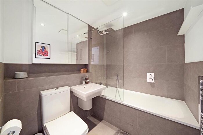 1 Bedroom Flat To Rent In Lombard Road, SW11