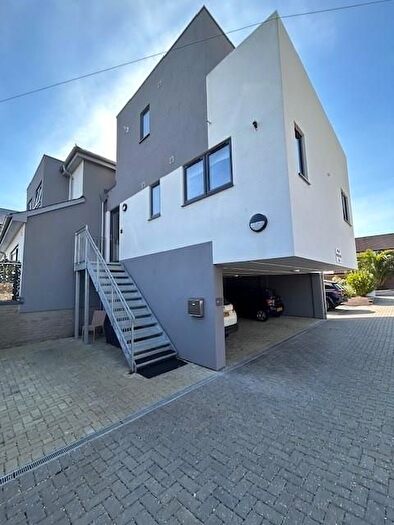 2 Bedroom Flat To Rent In Chine Avenue, Shanklin, PO37
