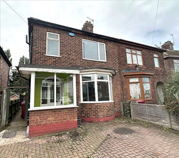 3 Bedroom Semi Detached House For Sale In Warwick Road, Scunthorpe, DN16