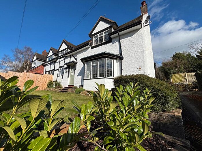 3 Bedroom Cottage For Sale In Worcester Road, Harvington, Kidderminster, DY10