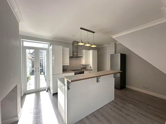 1 Bedroom Flat To Rent In Euclid Street, Swindon, SN1