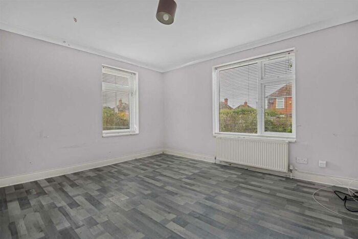 3 Bedroom Detached House To Rent In Lamerton Road, Reading, RG2