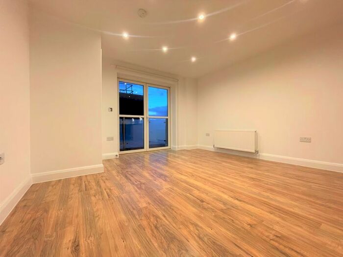 2 Bedroom Flat To Rent In Bournemouth Road, Peckham Rye, SE15