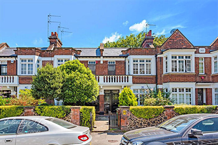 2 Bedroom Apartment To Rent In Wallace Road, London, N1