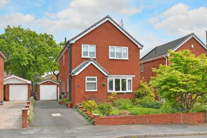 3 Bedroom Detached House For Sale In Barn Close, Chesterfield, Derbyshire, S41