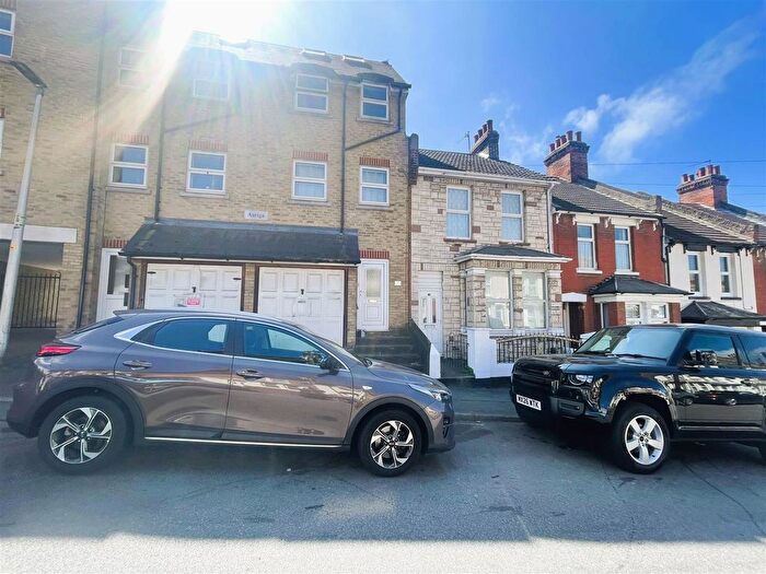 1 Bedroom Flat To Rent In Foord Street, Rochester, ME1