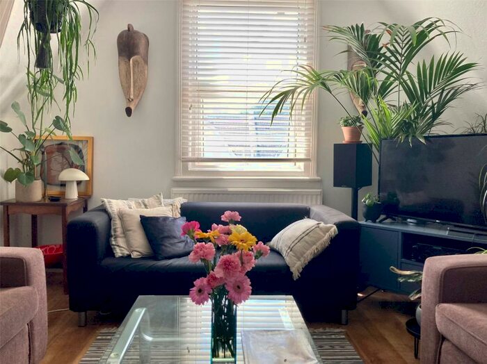 2 Bedroom Apartment To Rent In Romola Road, London, SE24