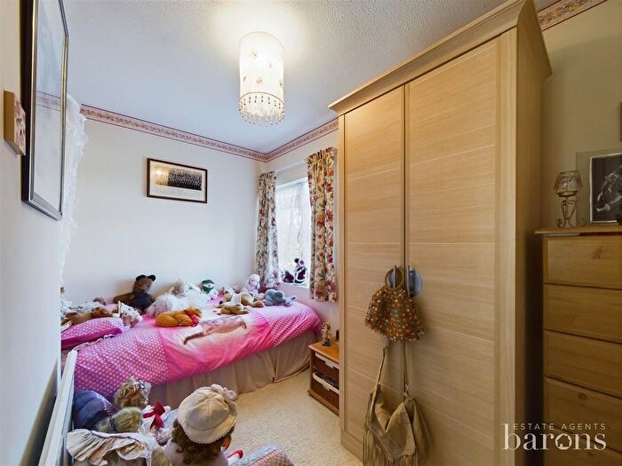 3 Bedroom End Of Terrace House For Sale In Bach Close, Brighton Hill, Basingstoke, RG22