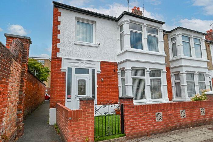 3 Bedroom End Of Terrace House For Sale In Park Grove, Cosham, PO6