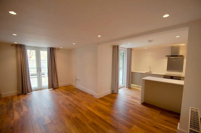 2 Bedroom Apartment To Rent In Deanway, Chalfont St. Giles, HP8