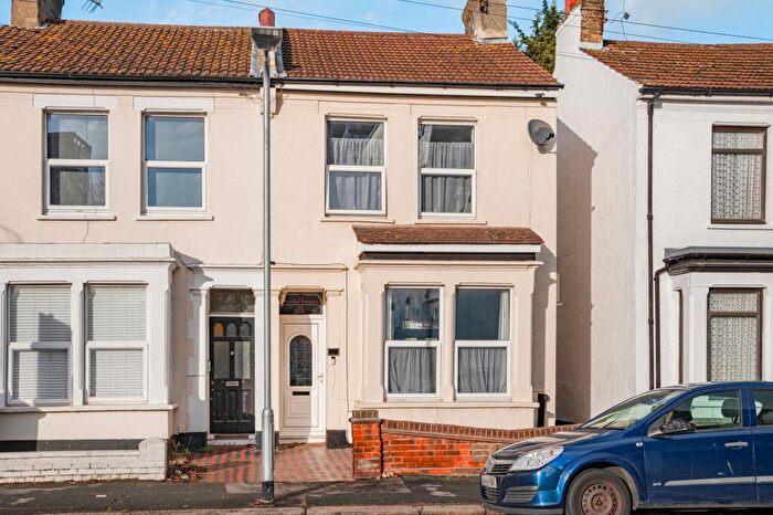 2 Bedroom Semi Detached House For Sale In Guildford Road, Southend-On-Sea, SS2