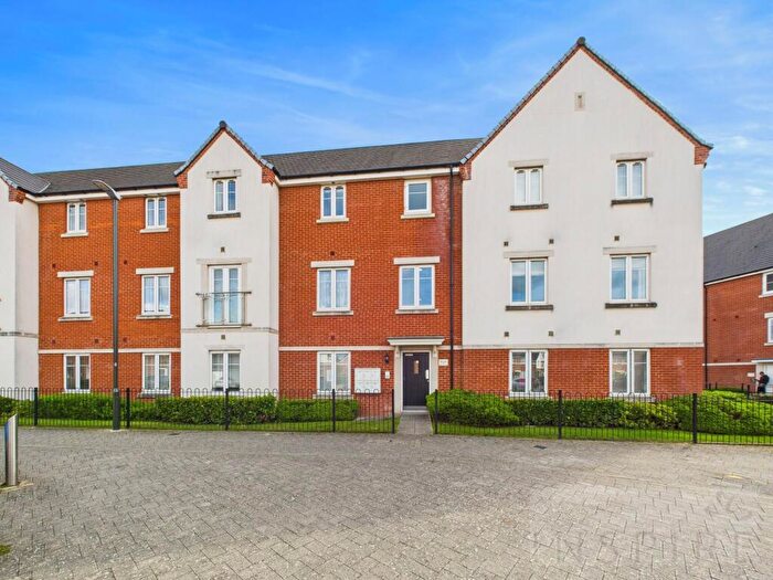 2 Bedroom Flat For Sale In Cornwell Avenue, Crawley, RH10