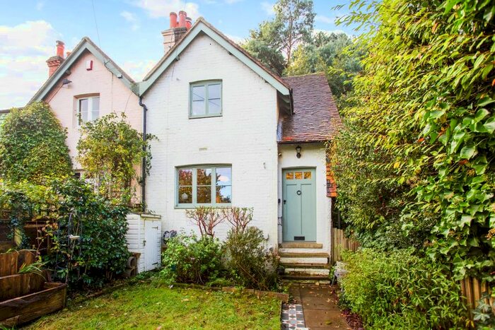 2 Bedroom Cottage To Rent In Little Common Lane, Bletchingley, Redhill, RH1
