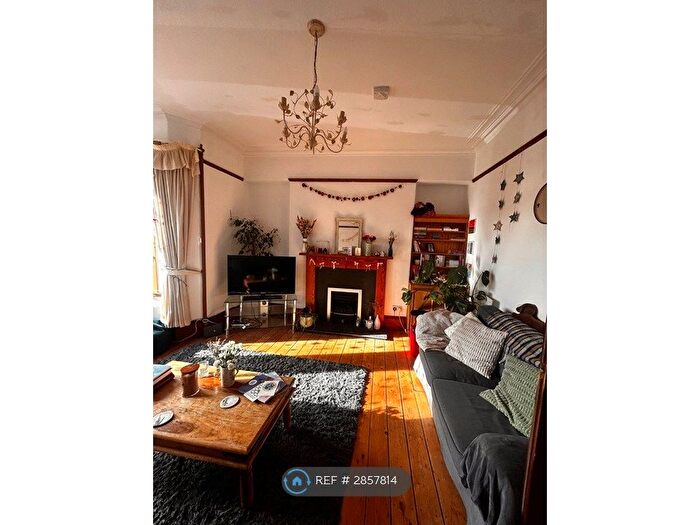 4 Bedroom Flat To Rent In Hilton Place, Aberdeen, AB24