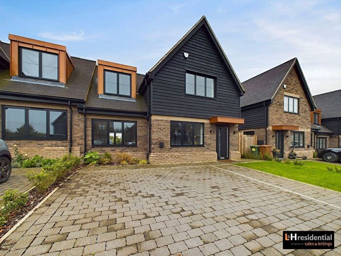 3 Bedroom Semi-Detached House To Rent In Little Hays, Borehamwood, WD6