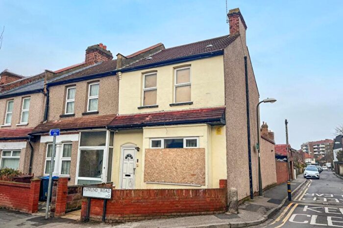 3 Bedroom End Of Terrace House For Sale In Edmund Road, Mitcham, Surrey, CR4