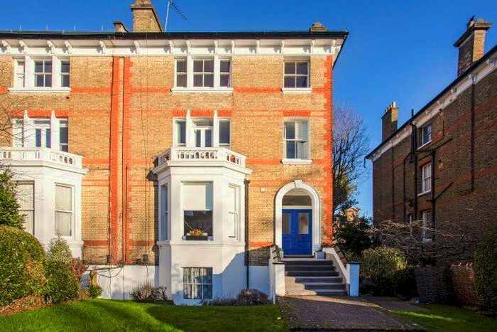 2 Bedroom Flat To Rent In The Barons, Twickenham, TW1